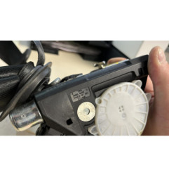Pretensionneur de ceinture avant droit VOLKSWAGEN POLO 5 Photo n°1