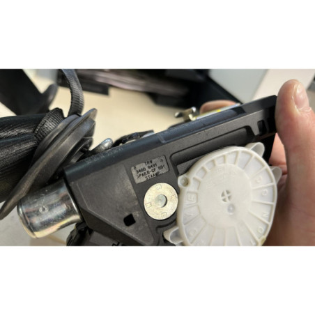 Pretensionneur de ceinture avant droit VOLKSWAGEN POLO 5 Photo n°1