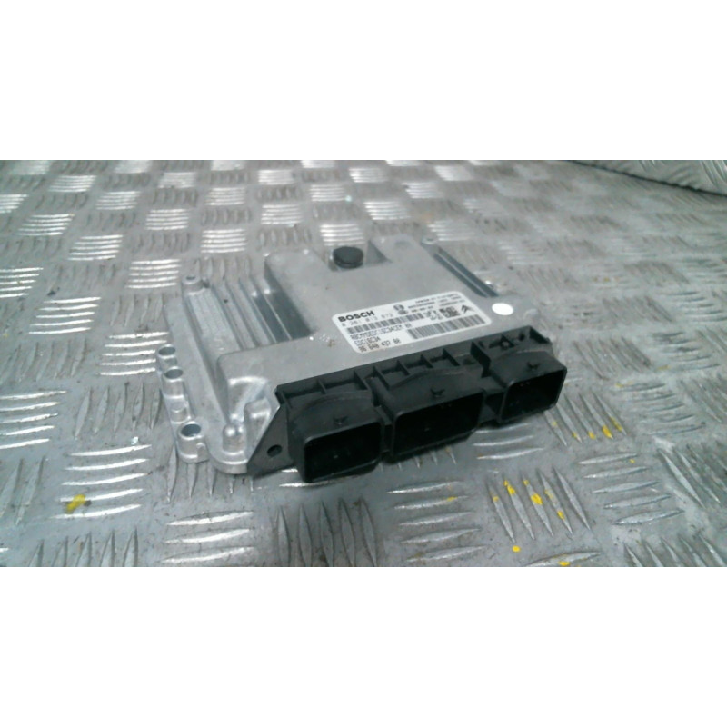 Calculateur moteur PEUGEOT 308 1 Photo n°1