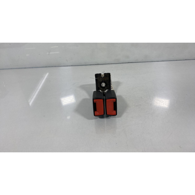 Attache ceinture arriere droit FORD FIESTA 6 Photo n°3