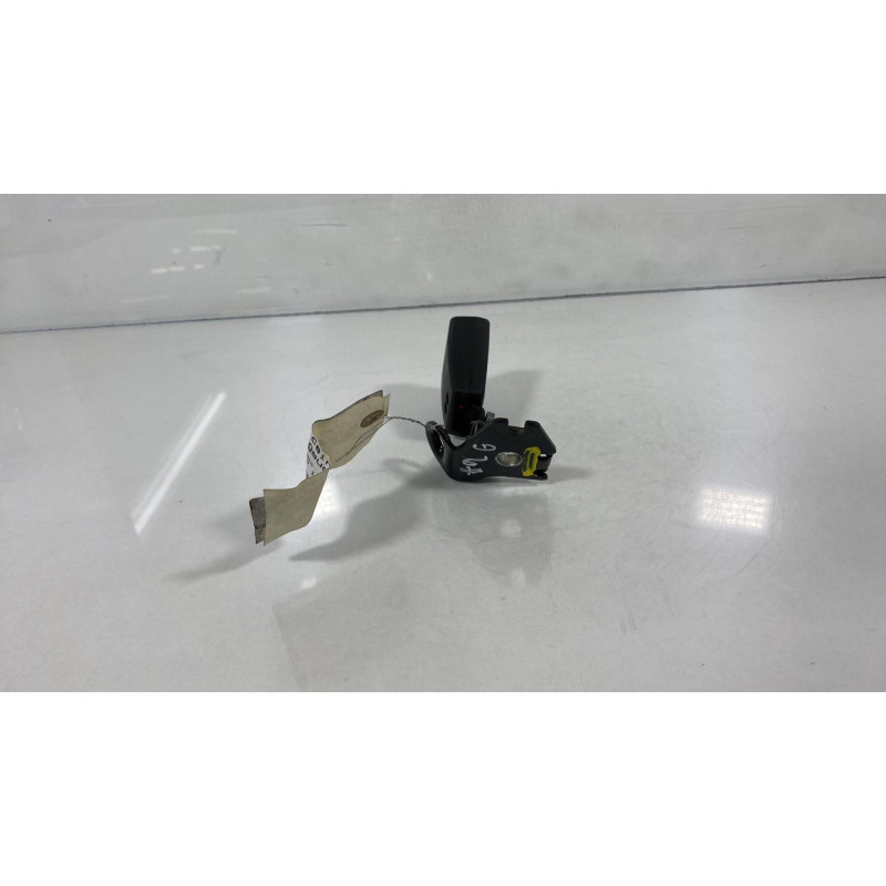 Attache ceinture arriere gauche FORD FIESTA 6 Photo n°3