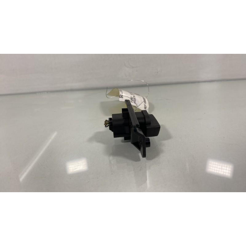 Bouton de warning FORD FIESTA 5 Photo n°3