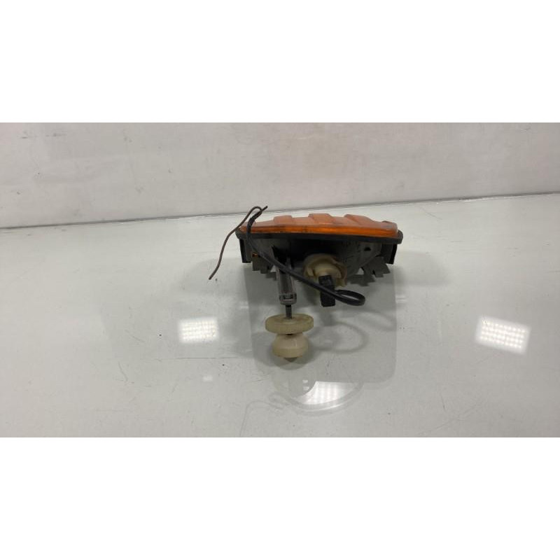 Optique avant secondaire gauche (feux)(clignotant) MERCEDES 190 W201 Photo n°2