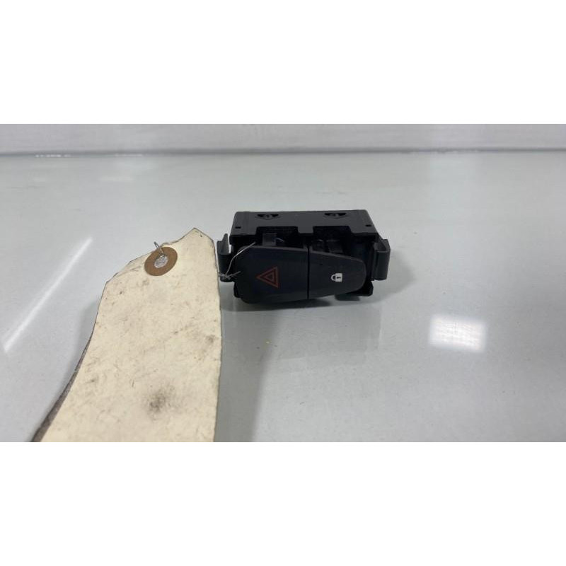 Bouton de warning DACIA SANDERO 2 Photo n°2