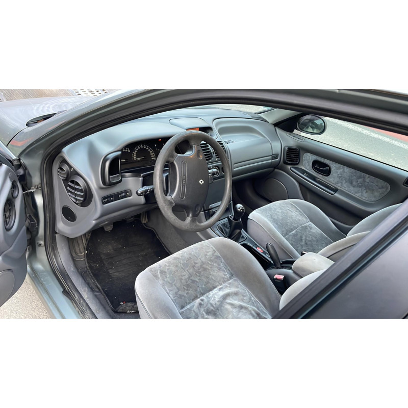 Feu arriere principal droit (feux) RENAULT LAGUNA 1 Photo n°4