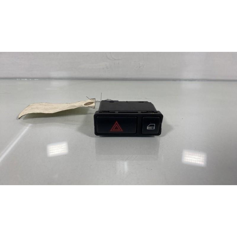 Bouton de warning BMW SERIE 3 E46 Photo n°1
