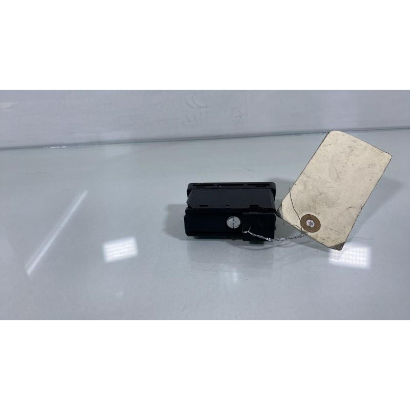 Bouton de warning BMW SERIE 3 E46 Photo n°3