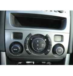 Attache ceinture avant droit PEUGEOT 308 1