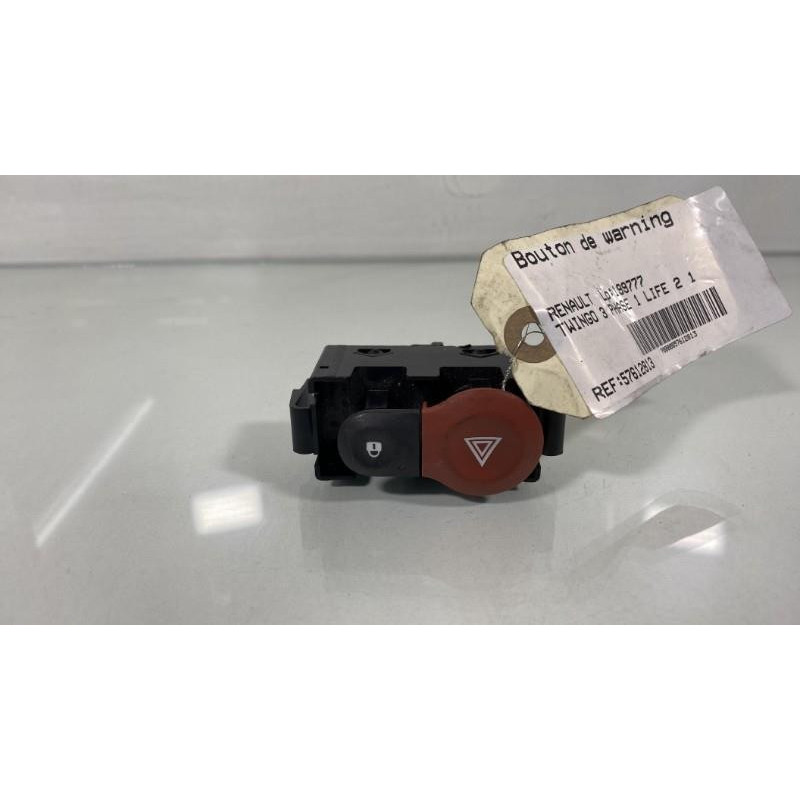 Bouton de warning RENAULT TWINGO 3 Photo n°1