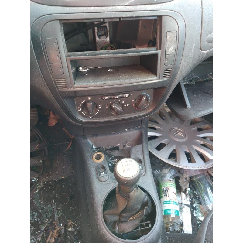 Attache ceinture arriere gauche CITROEN C2 Photo n°7