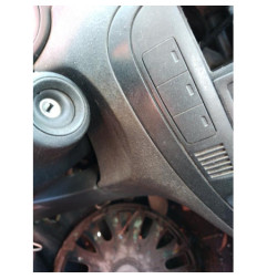 Attache ceinture arriere gauche CITROEN C2