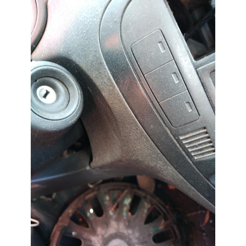 Attache ceinture arriere gauche CITROEN C2 Photo n°10