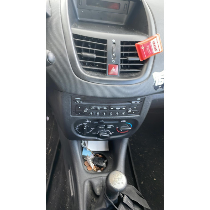 Pretensionneur de ceinture avant droit PEUGEOT 206+ Photo n°12