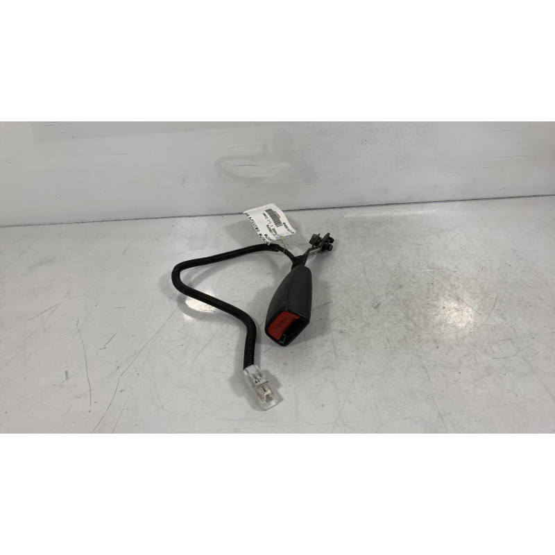 Attache ceinture avant gauche KIA RIO 3 Photo n°3
