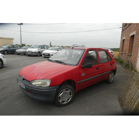 Vitre arriere gauche PEUGEOT 106