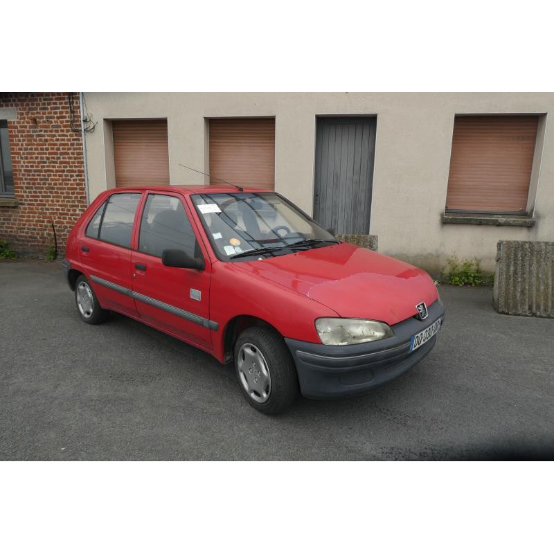 Vitre arriere gauche PEUGEOT 106 Photo n°3
