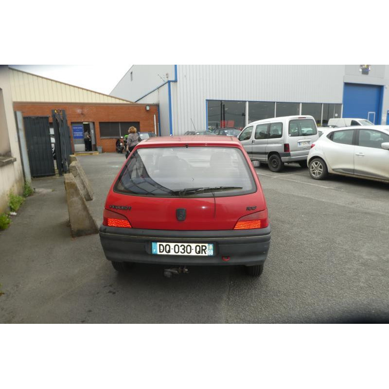 Vitre arriere gauche PEUGEOT 106 Photo n°6