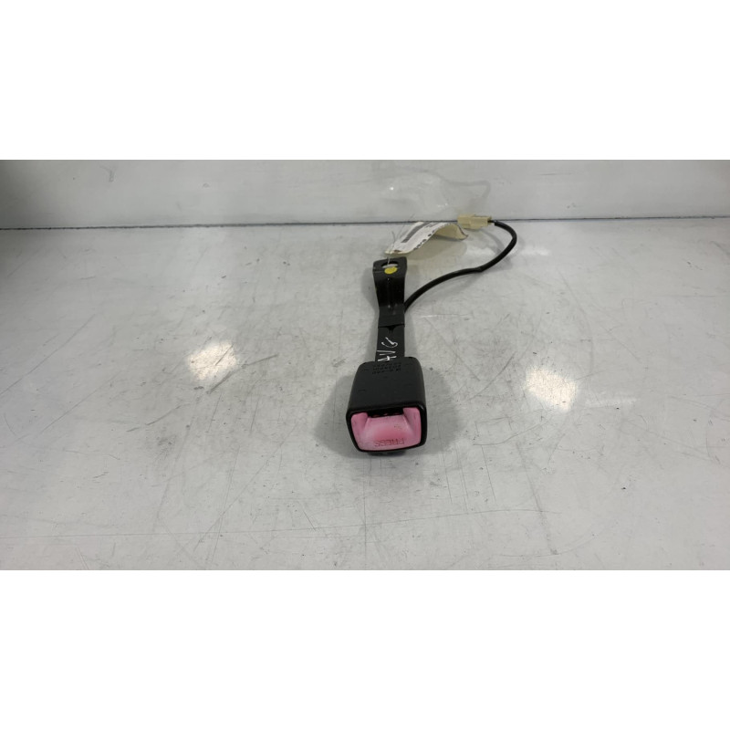 Attache ceinture avant gauche SUZUKI SWIFT 3 Photo n°1