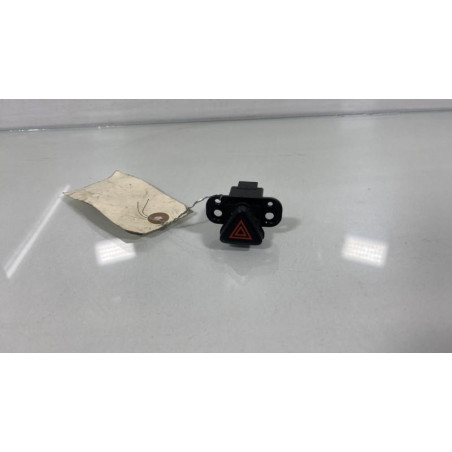 Bouton de warning CHEVROLET ORLANDO Photo n°1