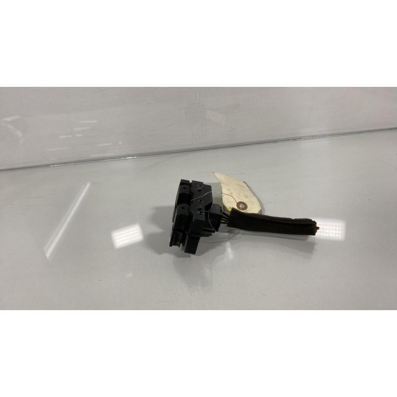 Interrupteur de leve vitre avant gauche CHEVROLET ORLANDO Photo n°3