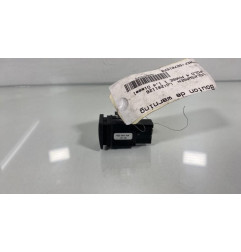 Bouton de warning VOLKSWAGEN POLO 4 Photo n°1
