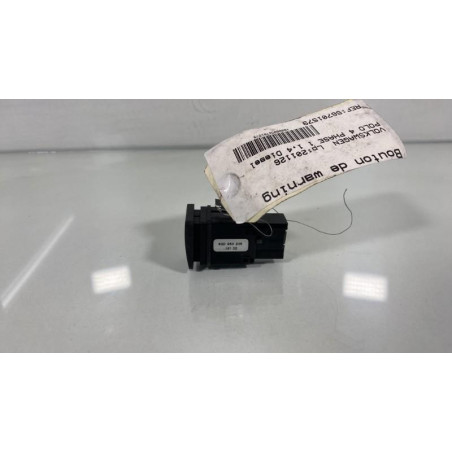 Bouton de warning VOLKSWAGEN POLO 4 Photo n°1