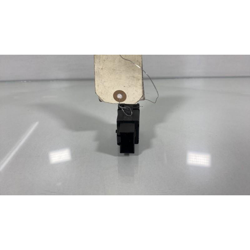 Bouton de warning VOLKSWAGEN POLO 4 Photo n°3