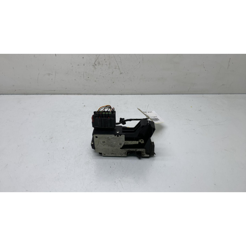 Serrure avant droit FORD FIESTA 5 Photo n°1