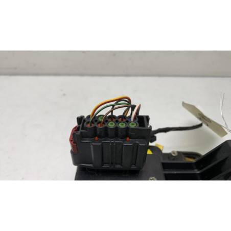 Serrure avant droit FORD FIESTA 5