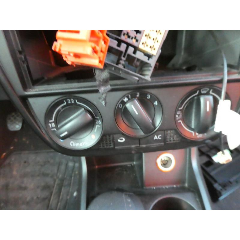 Feu arriere principal gauche (feux) VOLKSWAGEN FOX Photo n°4