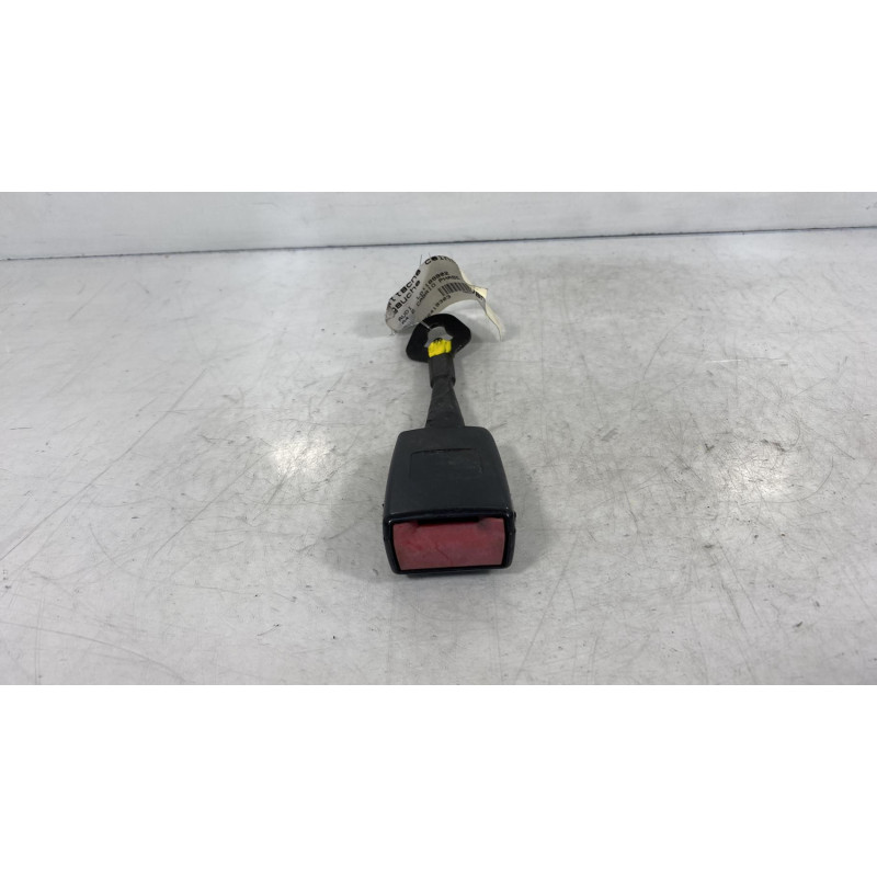 Attache ceinture avant gauche AUDI A4 2 Photo n°1