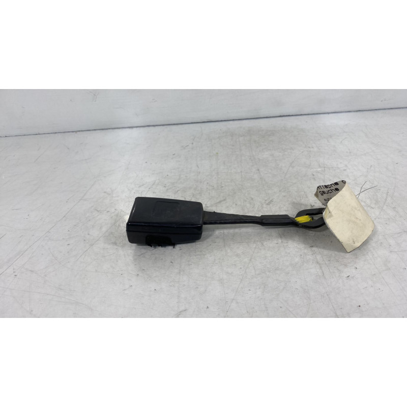 Attache ceinture avant gauche AUDI A4 2 Photo n°2