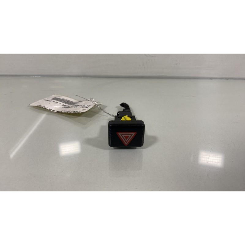 Bouton de warning AUDI A4 2 Photo n°1