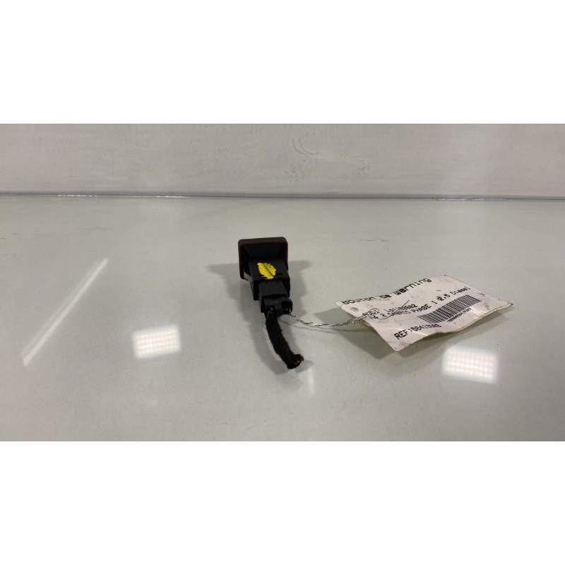 Bouton de warning AUDI A4 2 Photo n°3