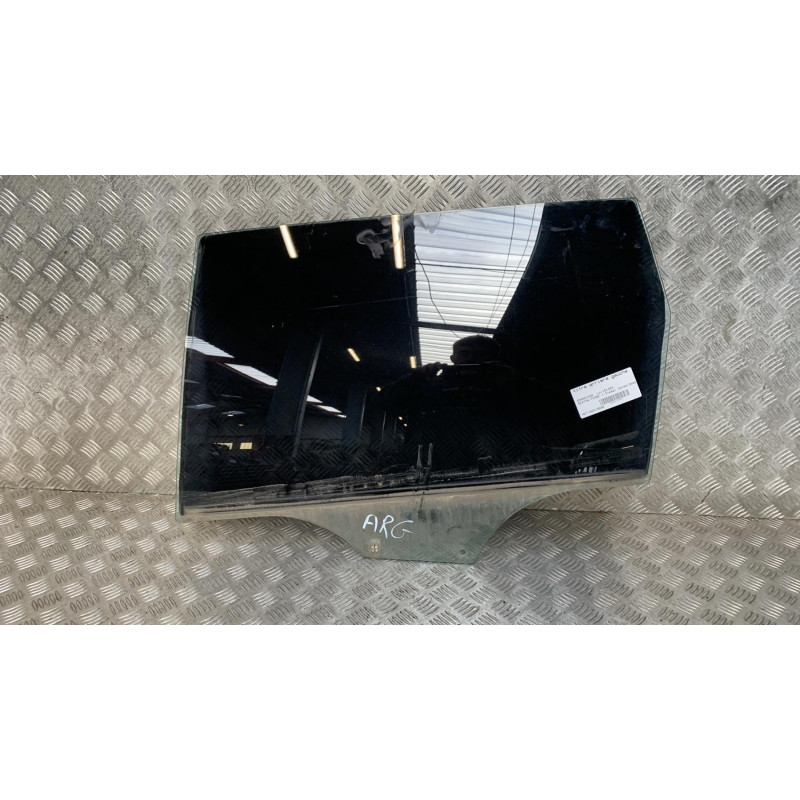 Vitre arriere gauche SSANGYONG REXTON Photo n°1