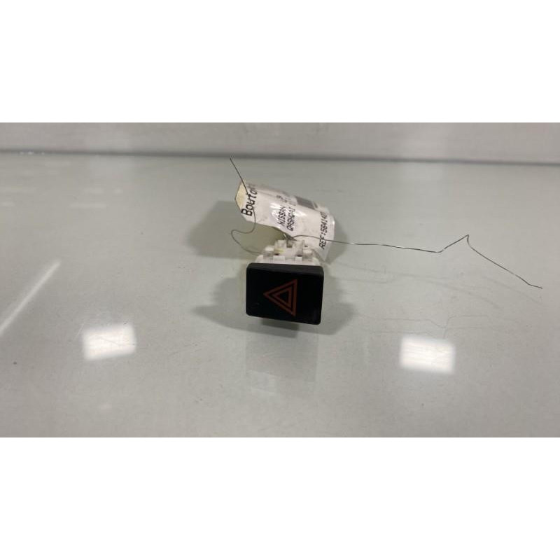 Bouton de warning NISSAN QASHQAI 1 Photo n°1