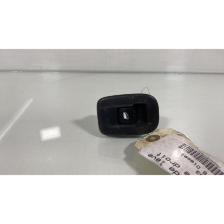 Interrupteur de leve vitre arriere droit PEUGEOT 208 1