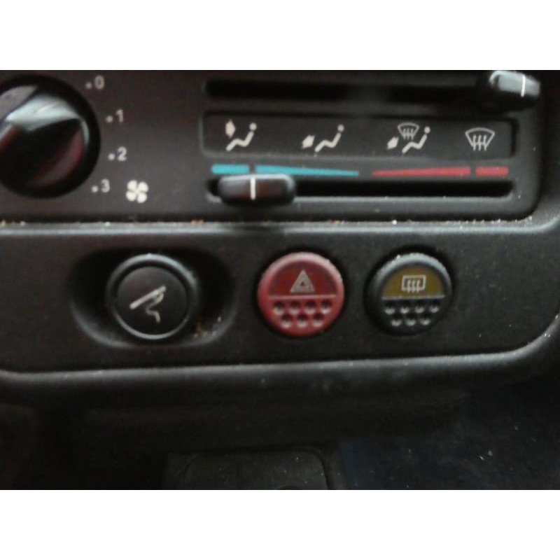 Pare choc arriere PEUGEOT 106 Photo n°15