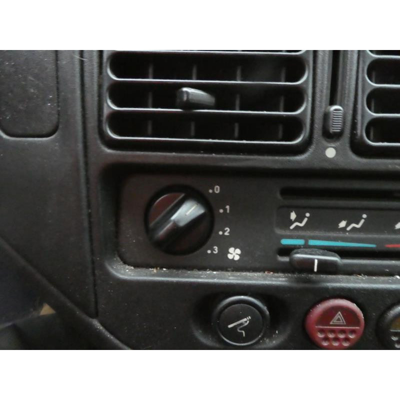 Pare choc arriere PEUGEOT 106 Photo n°18