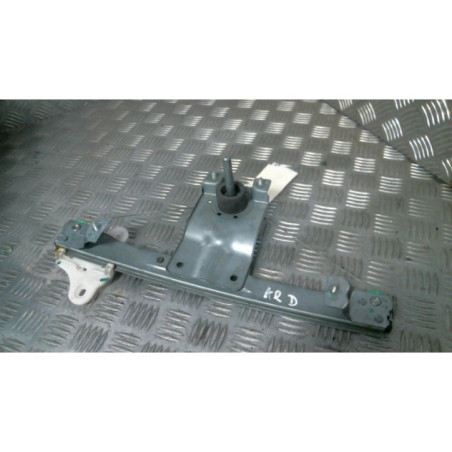 Leve vitre electrique arriere droit RENAULT CLIO 4 Photo n°1