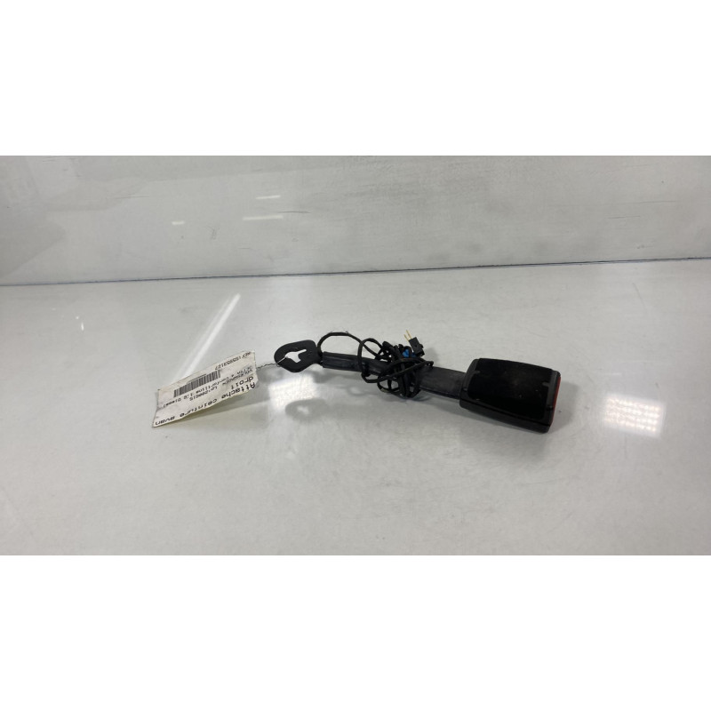 Attache ceinture avant droit VOLKSWAGEN JETTA 4 Photo n°3