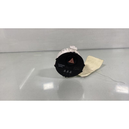 Bouton de warning TOYOTA YARIS 3