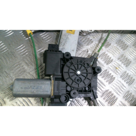 Leve vitre electrique avant gauche OPEL CORSA D Photo n°1