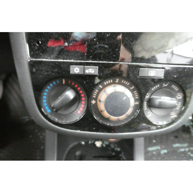 Leve vitre electrique avant gauche OPEL CORSA D Photo n°9