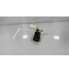 Attache ceinture avant gauche NISSAN PRIMERA 4