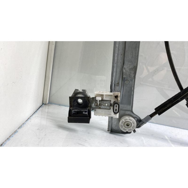 Leve vitre electrique avant droit MITSUBISHI COLT 6 Photo n°8