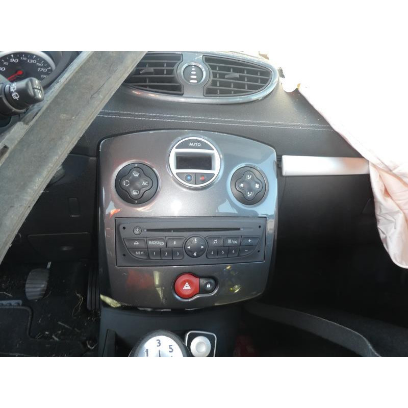 Aile avant gauche RENAULT CLIO 3 Photo n°6