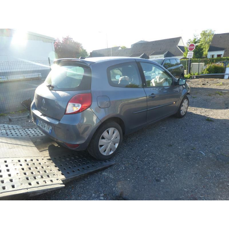 Aile avant gauche RENAULT CLIO 3 Photo n°8
