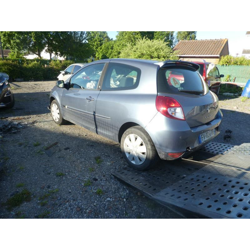 Aile avant gauche RENAULT CLIO 3 Photo n°13