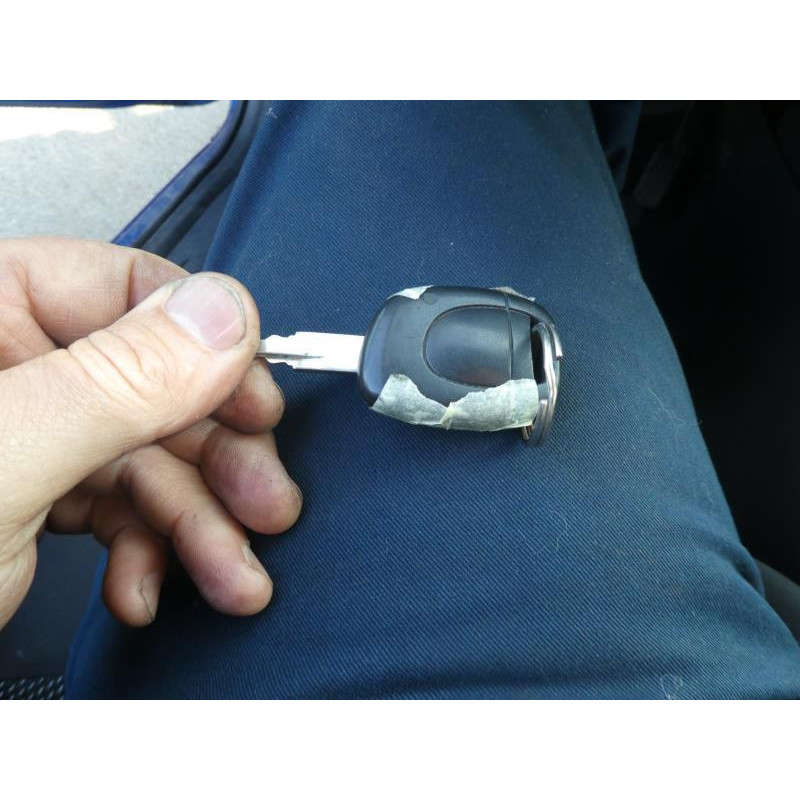 Bouton de coffre RENAULT CLIO 2 CAMPUS Photo n°14